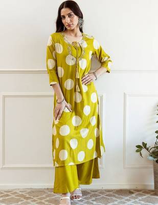 Women Printed Regular Thread Work Kurta with Palazzos 1