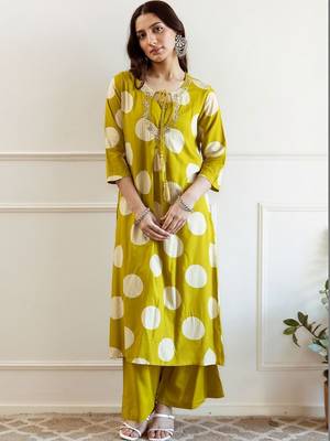Women Printed Regular Thread Work Kurta with Palazzos 3
