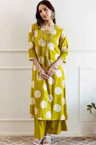 Women Printed Regular Thread Work Kurta with Palazzos