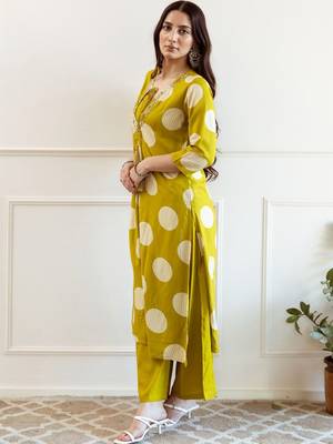 Women Printed Regular Thread Work Kurta with Palazzos 4
