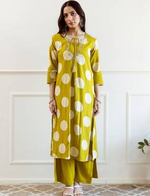 Women Printed Regular Thread Work Kurta with Palazzos 5