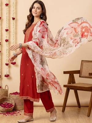Women Floral Embroidered Regular Thread Work Kurta with Trousers & With Dupatta 2