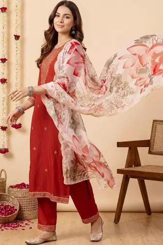 Women Floral Embroidered Regular Thread Work Kurta with Trousers & With Dupatta