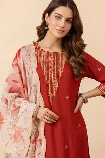Women Floral Embroidered Regular Thread Work Kurta with Trousers & With Dupatta