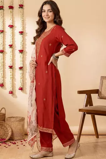 Women Floral Embroidered Regular Thread Work Kurta with Trousers & With Dupatta