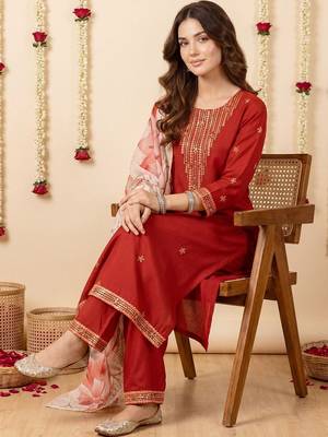 Women Floral Embroidered Regular Thread Work Kurta with Trousers & With Dupatta 5