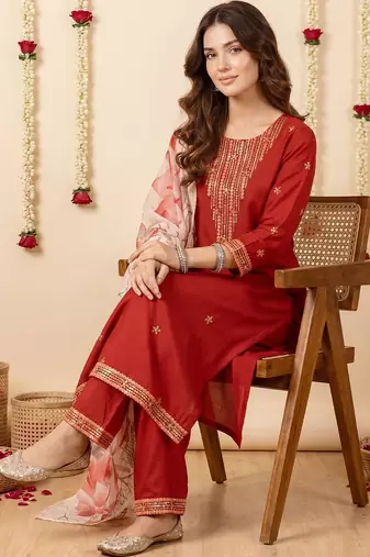 Women Floral Embroidered Regular Thread Work Kurta with Trousers & With Dupatta