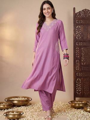 Women Ethnic Motifs Embroidered Regular Thread Work Kurta with Trousers 1