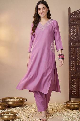 Women Ethnic Motifs Embroidered Regular Thread Work Kurta with Trousers