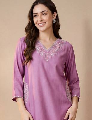 Women Ethnic Motifs Embroidered Regular Thread Work Kurta with Trousers 2