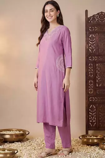 Women Ethnic Motifs Embroidered Regular Thread Work Kurta with Trousers