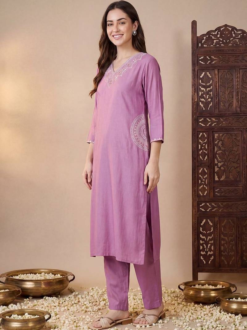 Women Ethnic Motifs Embroidered Regular Thread Work Kurta with Trousers
