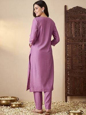 Women Ethnic Motifs Embroidered Regular Thread Work Kurta with Trousers 4