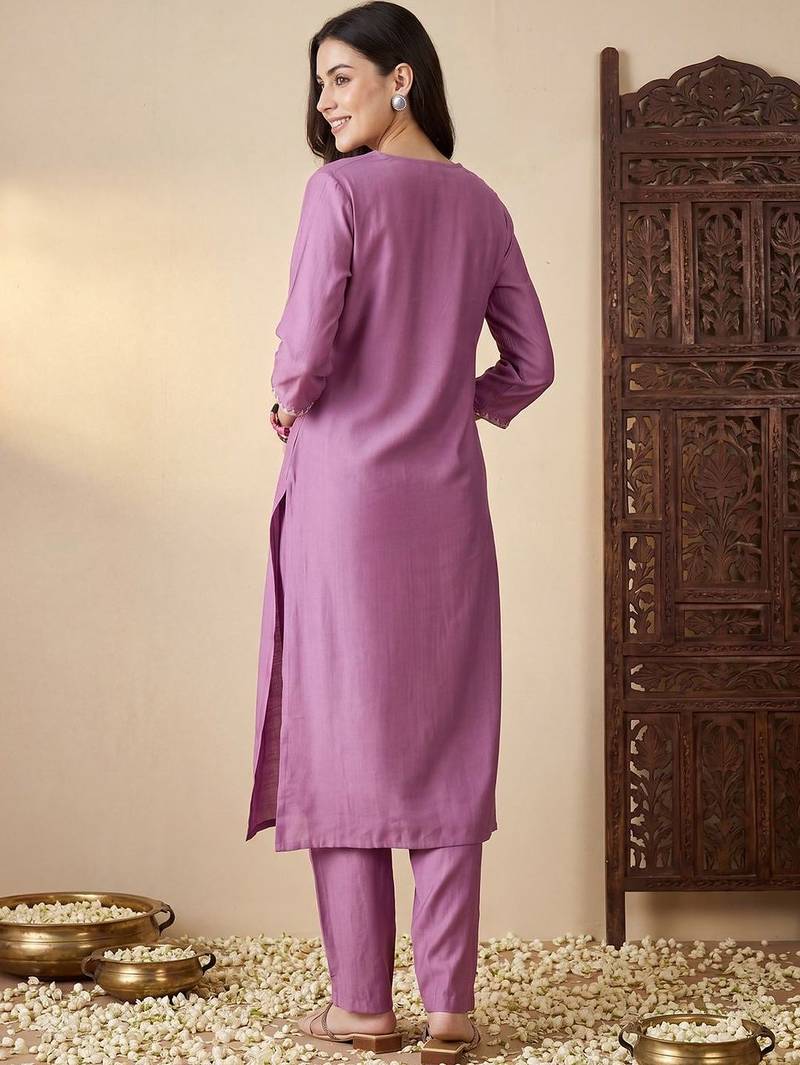 Women Ethnic Motifs Embroidered Regular Thread Work Kurta with Trousers