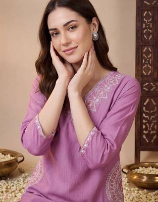 Women Ethnic Motifs Embroidered Regular Thread Work Kurta with Trousers 5