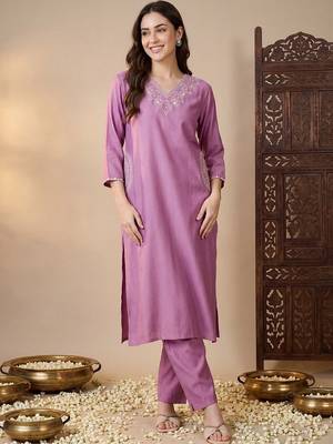 Women Ethnic Motifs Embroidered Regular Thread Work Kurta with Trousers 6