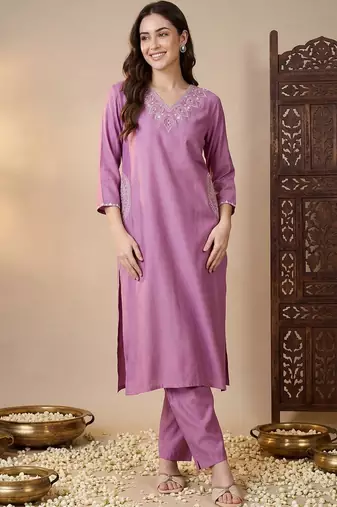 Women Ethnic Motifs Embroidered Regular Thread Work Kurta with Trousers