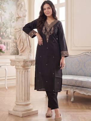 Women Ethnic Motifs Embroidered Regular Thread Work Liva Kurta with Trousers 1