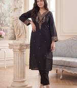 Women Ethnic Motifs Embroidered Regular Thread Work Liva Kurta with Trousers