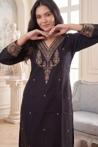 Women Ethnic Motifs Embroidered Regular Thread Work Liva Kurta with Trousers
