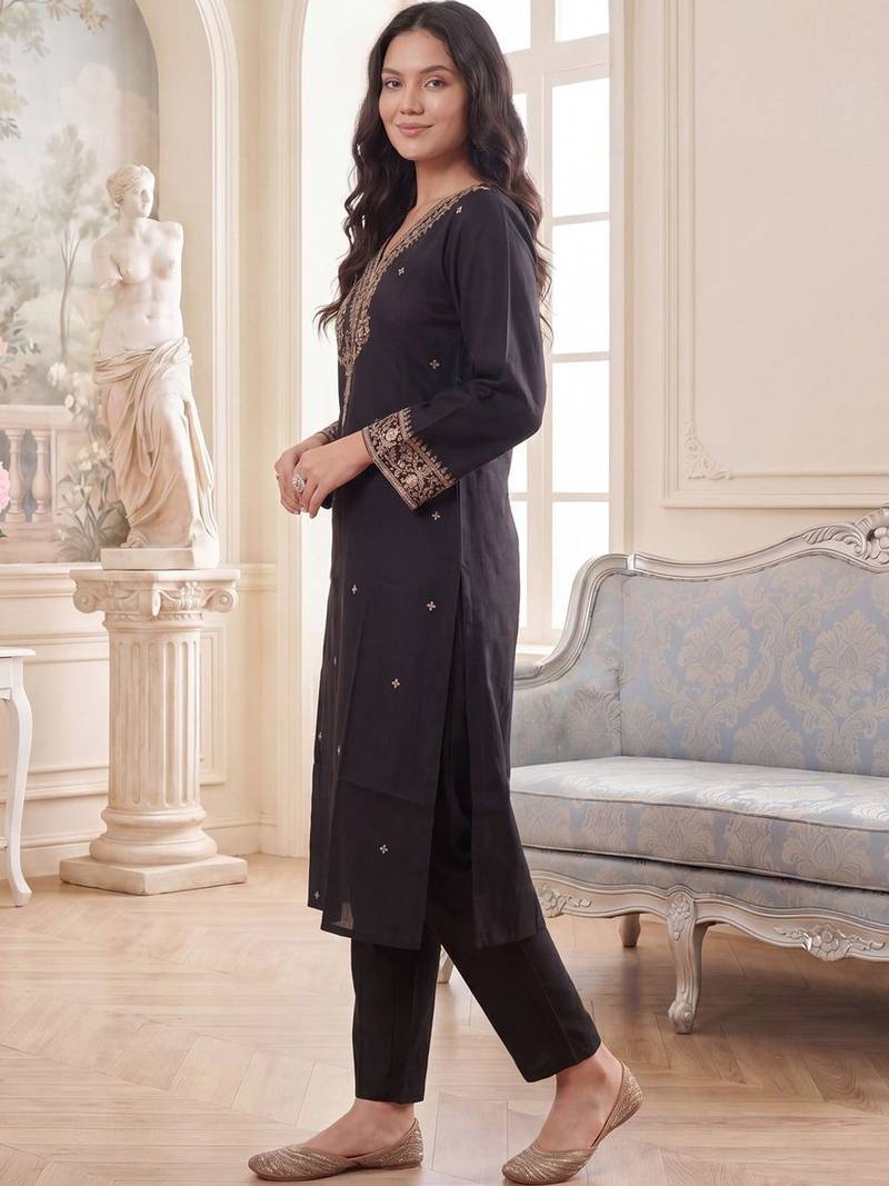 Women Ethnic Motifs Embroidered Regular Thread Work Liva Kurta with Trousers