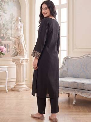 Women Ethnic Motifs Embroidered Regular Thread Work Liva Kurta with Trousers 4