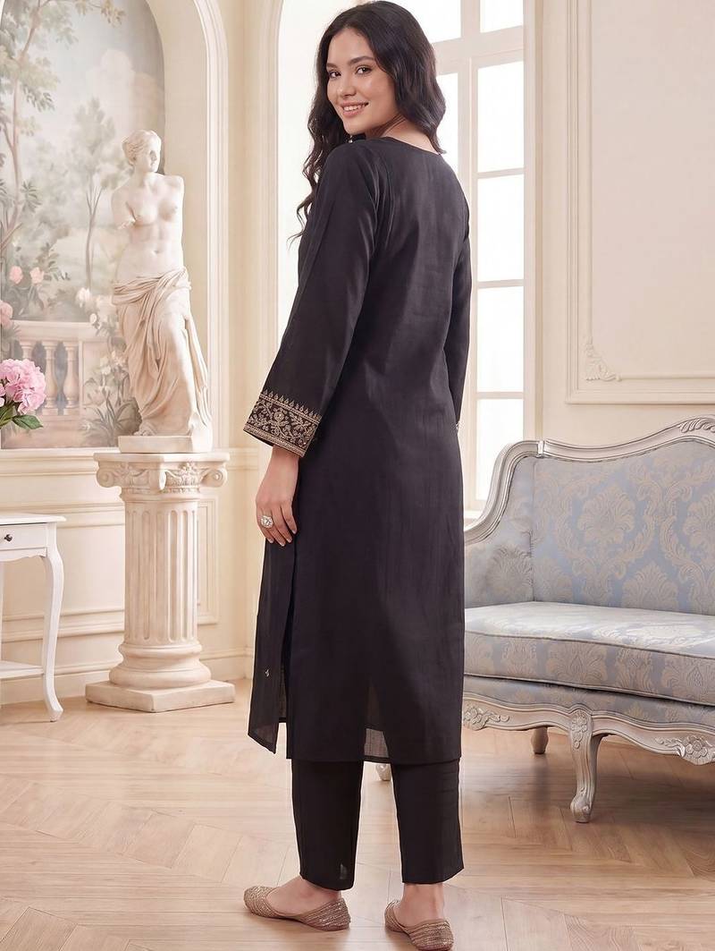 Women Ethnic Motifs Embroidered Regular Thread Work Liva Kurta with Trousers