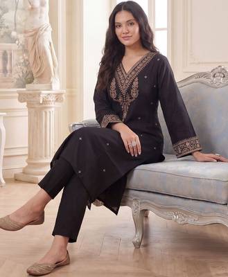 Women Ethnic Motifs Embroidered Regular Thread Work Liva Kurta with Trousers 5