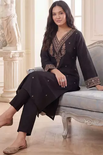 Women Ethnic Motifs Embroidered Regular Thread Work Liva Kurta with Trousers