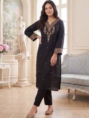 Women Ethnic Motifs Embroidered Regular Thread Work Liva Kurta with Trousers 6
