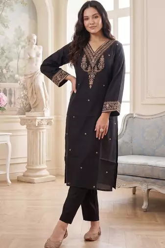 Women Ethnic Motifs Embroidered Regular Thread Work Liva Kurta with Trousers