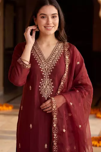 Women Ethnic Motifs Embroidered Regular Kurta with Trousers & With Dupatta