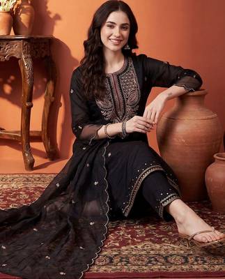 Women Ethnic Motifs Embroidered Regular Thread Work Pure Cotton Kurta with Trousers & With Dupatta 5