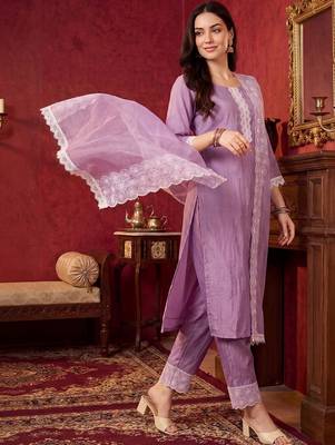 Women Regular Thread Work Kurta with Trousers & With Dupatta 2