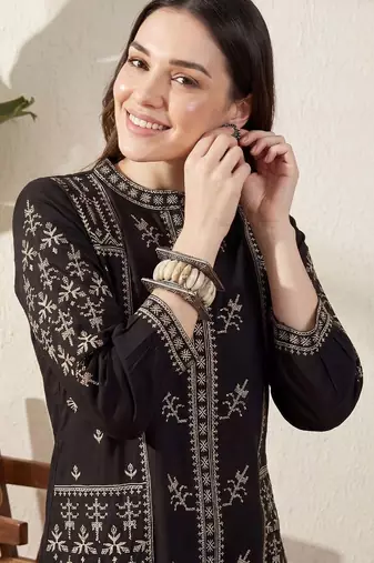 Women Ethnic Motifs Embroidered Regular Thread Work Kurta with Trousers