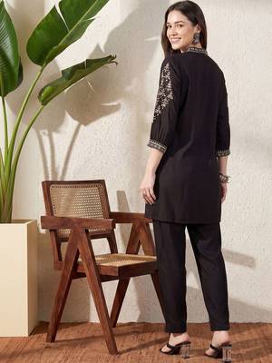 Women Ethnic Motifs Embroidered Regular Thread Work Kurta with Trousers 4