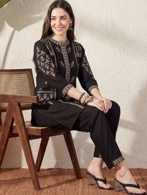 Women Ethnic Motifs Embroidered Regular Thread Work Kurta with Trousers 5