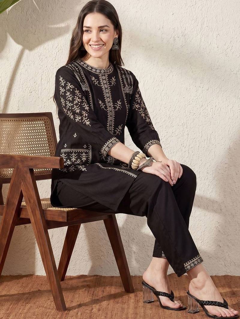 Women Ethnic Motifs Embroidered Regular Thread Work Kurta with Trousers
