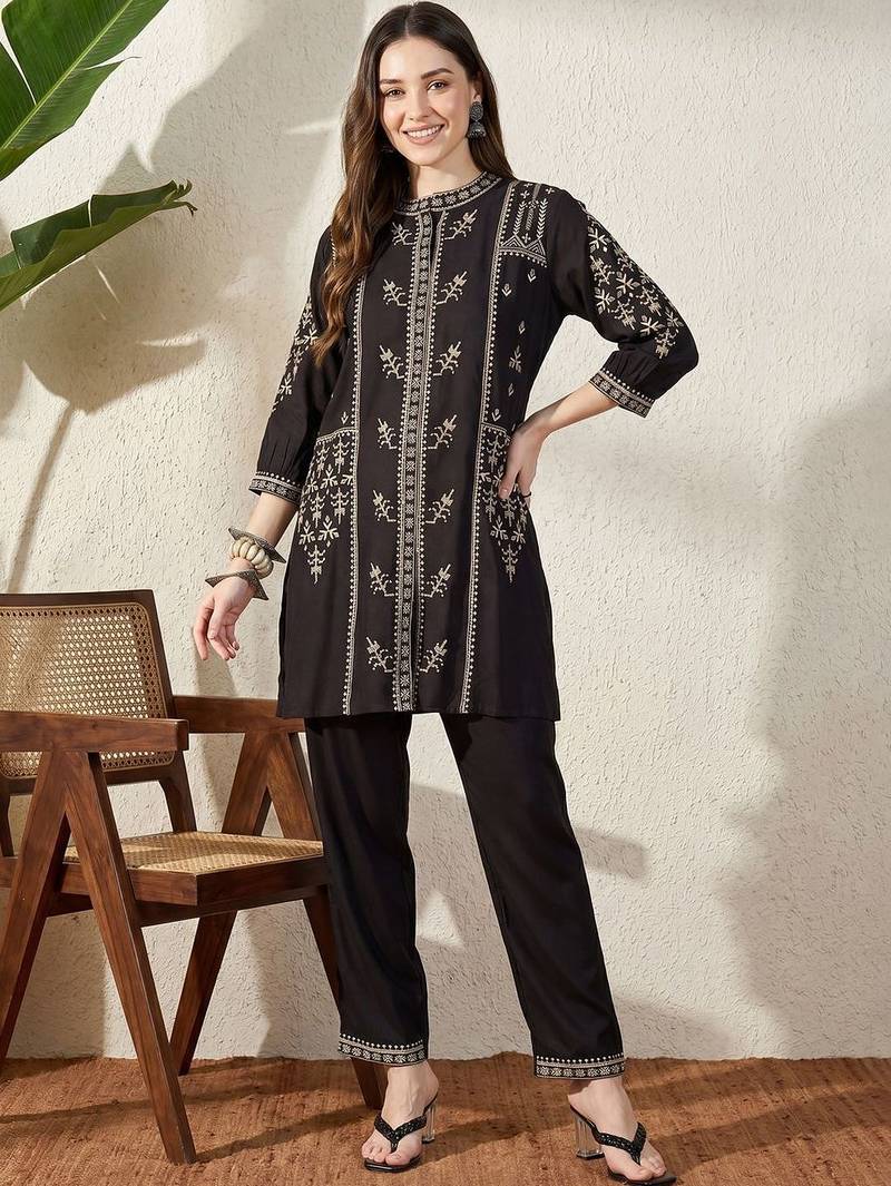 Women Ethnic Motifs Embroidered Regular Thread Work Kurta with Trousers
