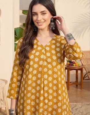 Women Printed Regular Pure Cotton Kurta with Trousers 2