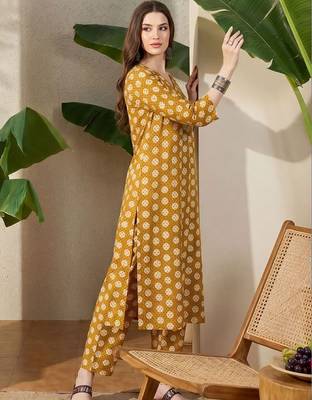 Women Printed Regular Pure Cotton Kurta with Trousers 6