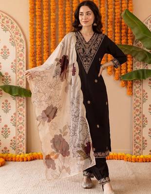 Women Floral Embroidered Regular Kurta with Palazzos & With Dupatta 1