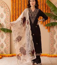 Women Floral Embroidered Regular Kurta with Palazzos & With Dupatta