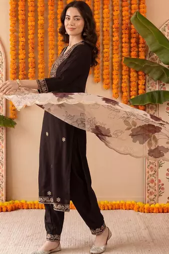 Women Floral Embroidered Regular Kurta with Palazzos & With Dupatta
