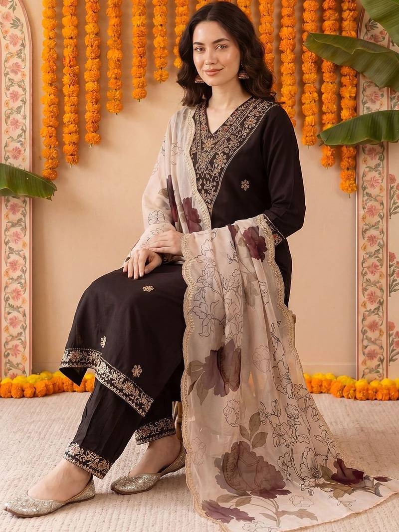 Women Floral Embroidered Regular Kurta with Palazzos & With Dupatta
