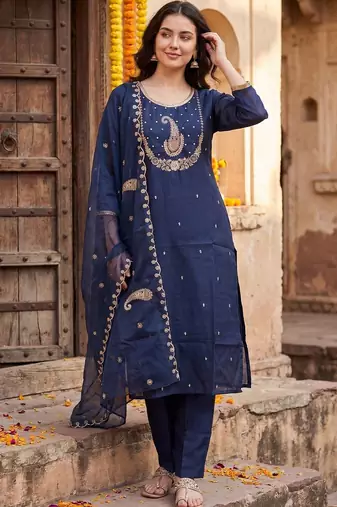 Women Ethnic Motifs Embroidered Regular Thread Work Kurta with Trousers & With Dupatta