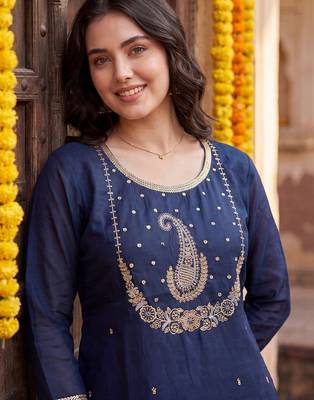 Women Ethnic Motifs Embroidered Regular Thread Work Kurta with Trousers & With Dupatta 2
