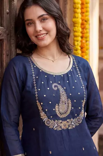 Women Ethnic Motifs Embroidered Regular Thread Work Kurta with Trousers & With Dupatta