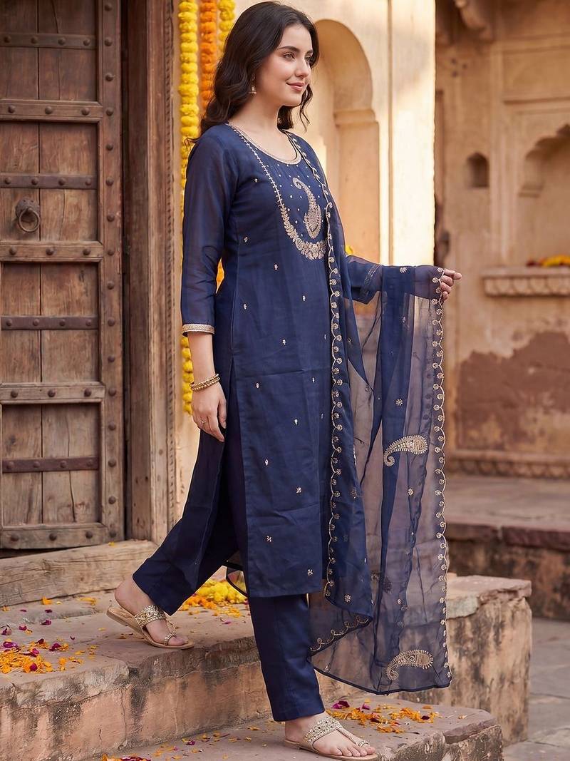 Women Ethnic Motifs Embroidered Regular Thread Work Kurta with Trousers & With Dupatta