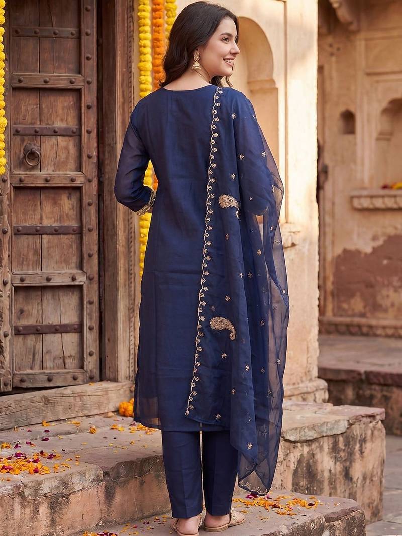 Women Ethnic Motifs Embroidered Regular Thread Work Kurta with Trousers & With Dupatta